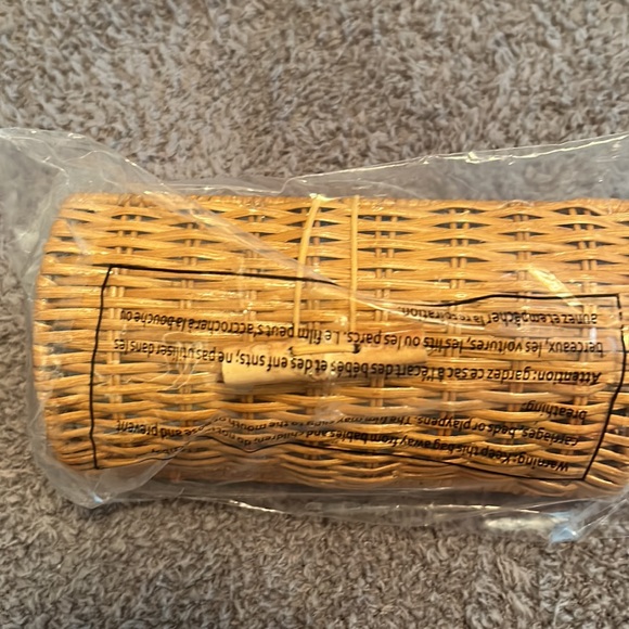 Lilly Pulitzer GWP wicker case - Picture 2 of 3